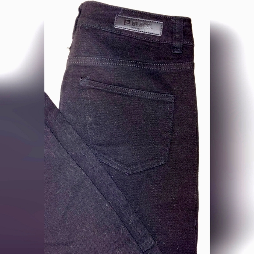 BNWOT BLACK PREMIUM BRAND DISTRESSED JEANS